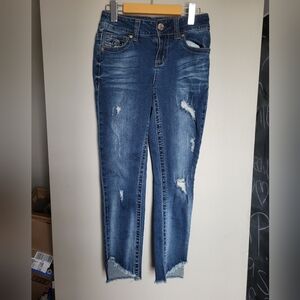 Seven7 Cropped Distressed Jeans in Blue, Size 4 (26x26)